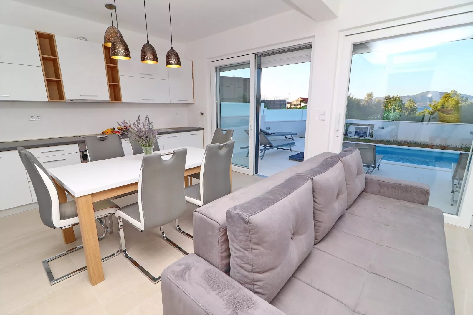 Villa E & D  - Four Bedroom Villa with Pool and Patio - Villa E-Eetkamer