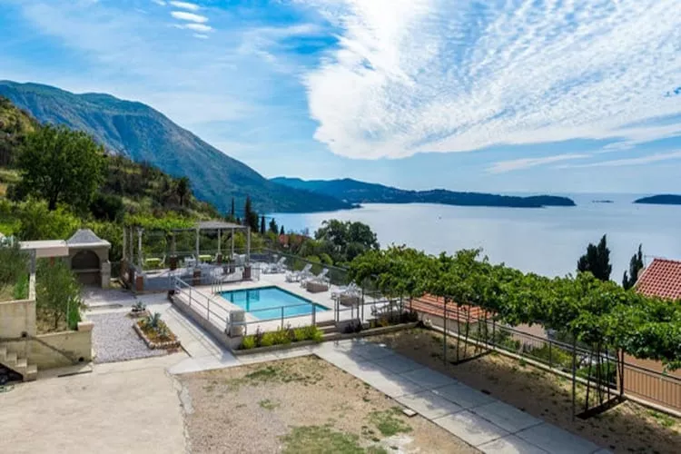 Apartments Klis -Studio Apartment with Terrace - 2 (B) - Zwembad