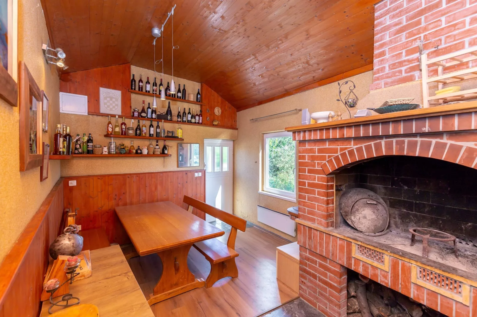 Holiday Home Trojković- Four Bedroom Holiday Home with Terrace and Swimming Pool-Eetkamer