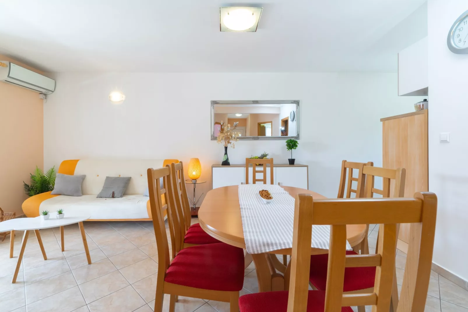 Holiday Home Diana - Two Bedroom Apartment with Terrace and Sea View-Eetkamer
