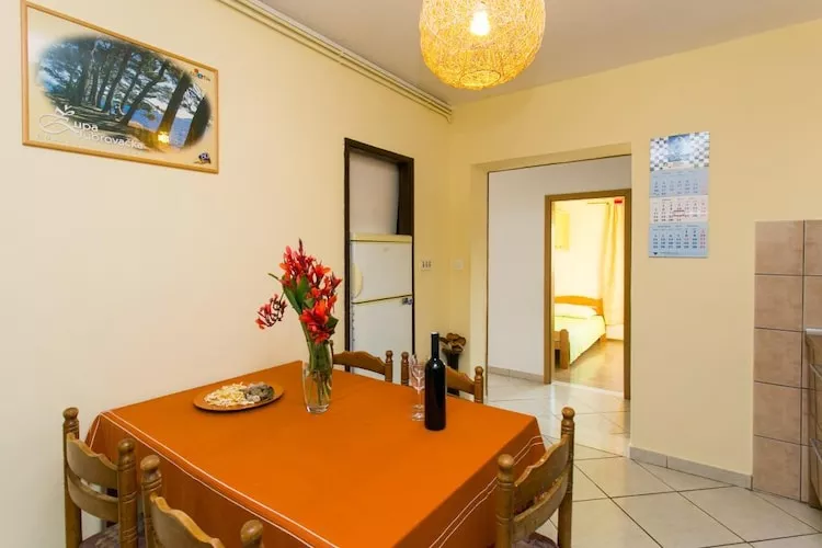 Guest House Fontana - Two Bedroom Apartment with Balcony and Sea View - Eetkamer