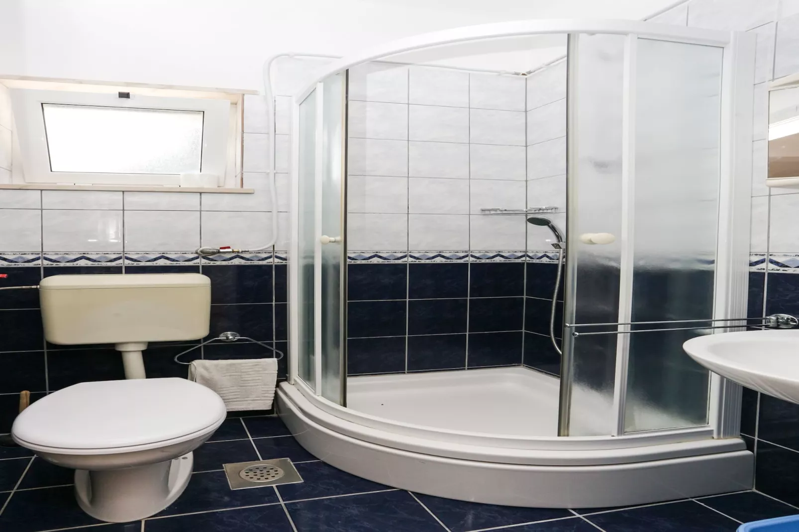 Apartments Posta - Studio with Balcony and Sea View - Apartman 2-Badkamer