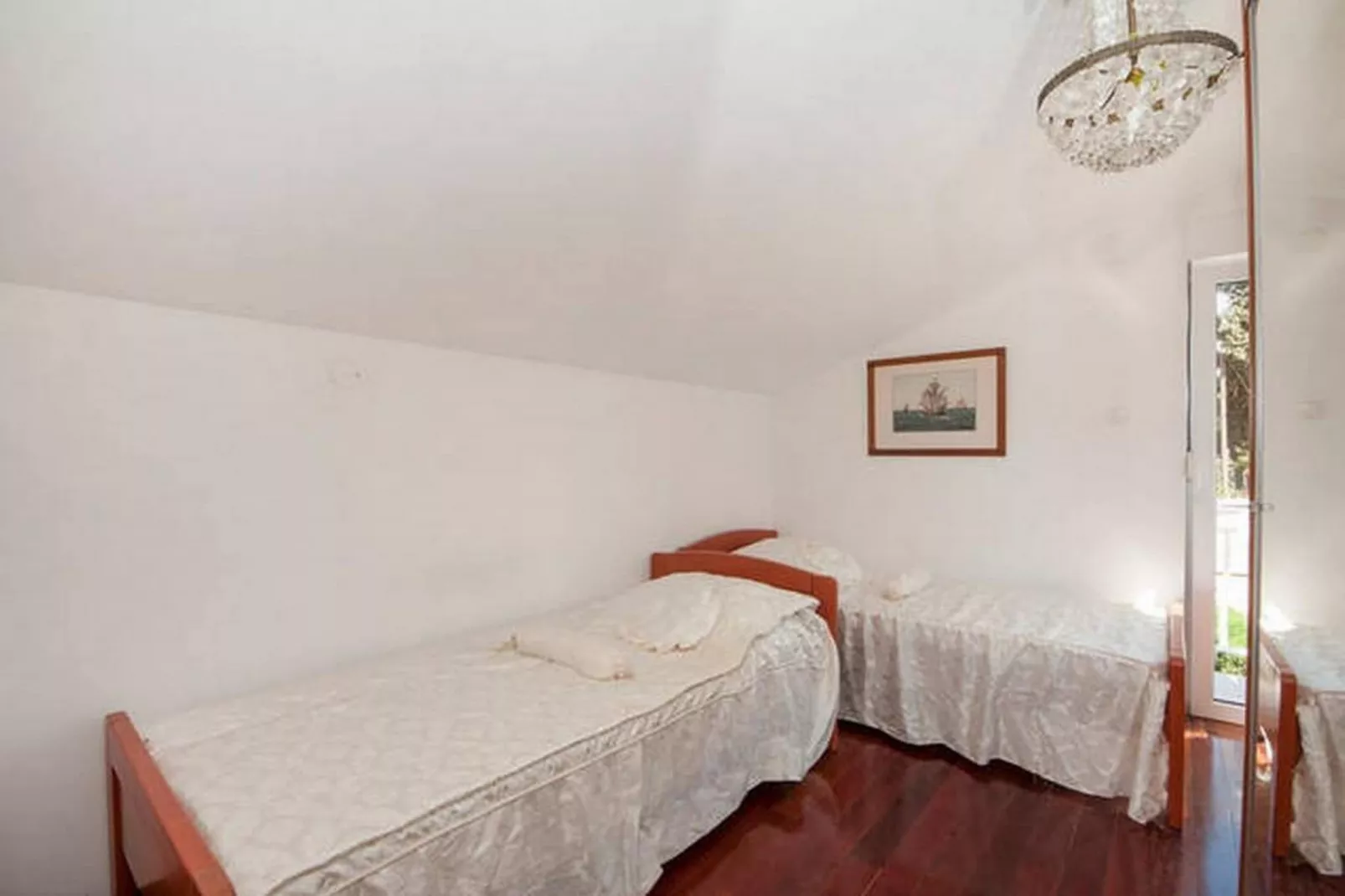 Bertie's Lodge - Standard Two Bedroom Apartment with Balcony and Sea view(A0)-Slaapkamer