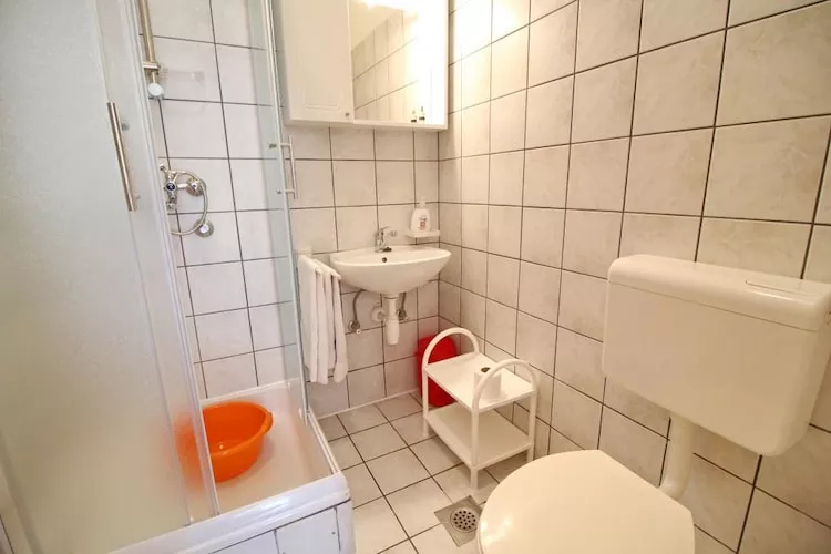 Apartments Neven - Studio Apartment with Terrace and Partial Sea View (A3)-Badkamer