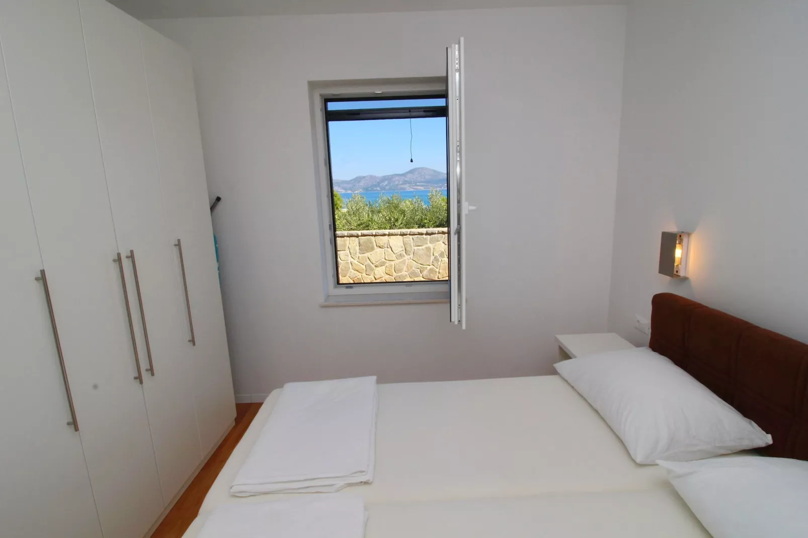 Apartments Kula - One Bedroom Apartment with Balcony and Sea View C3 - Slaapkamer