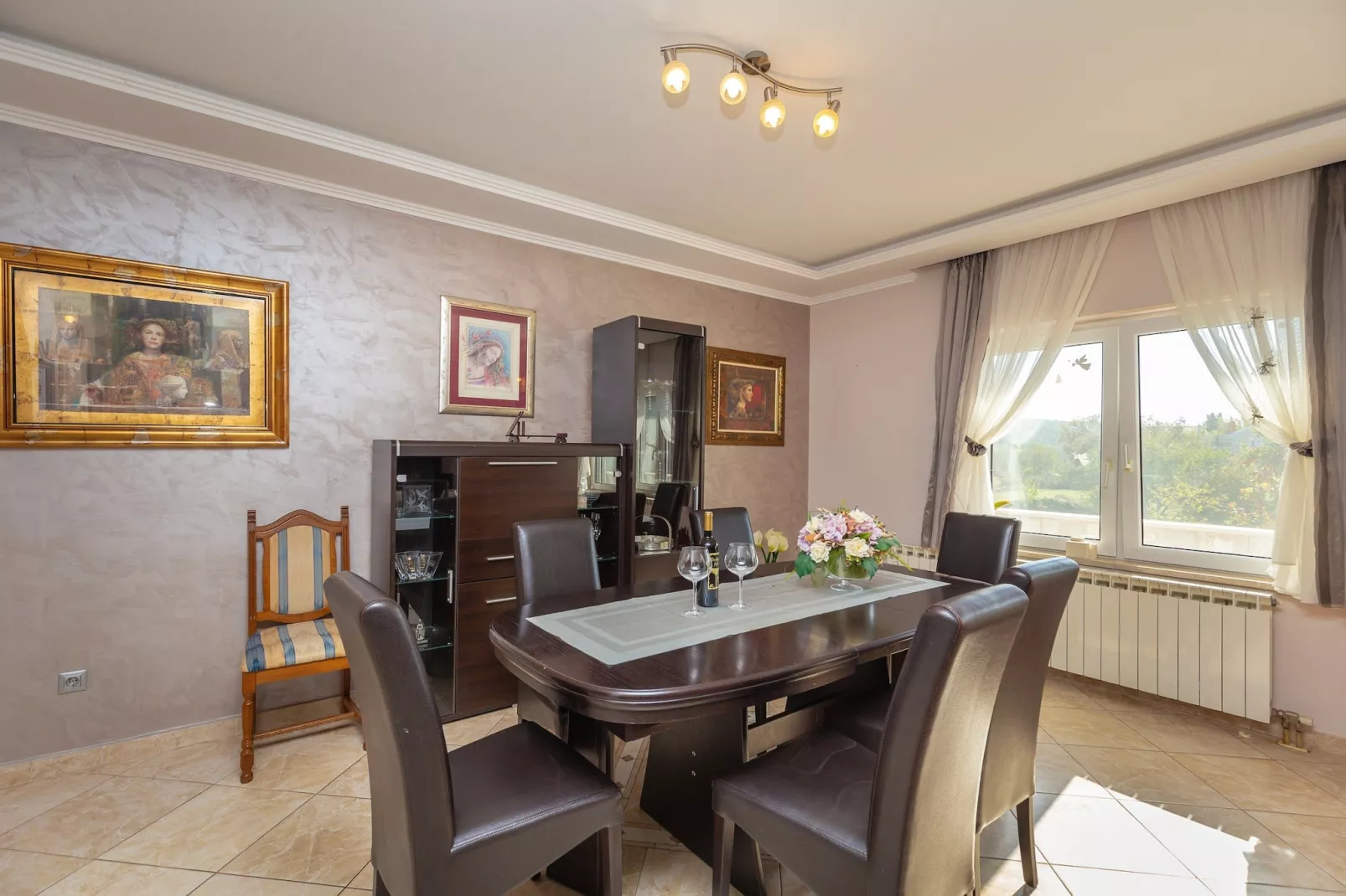 Holiday Home Trojković- Four Bedroom Holiday Home with Terrace and Swimming Pool-Eetkamer