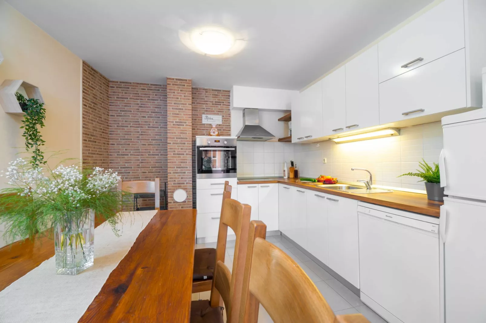 Holiday Home Diana - Five Bedroom House with Terrace and Sea View-Keuken