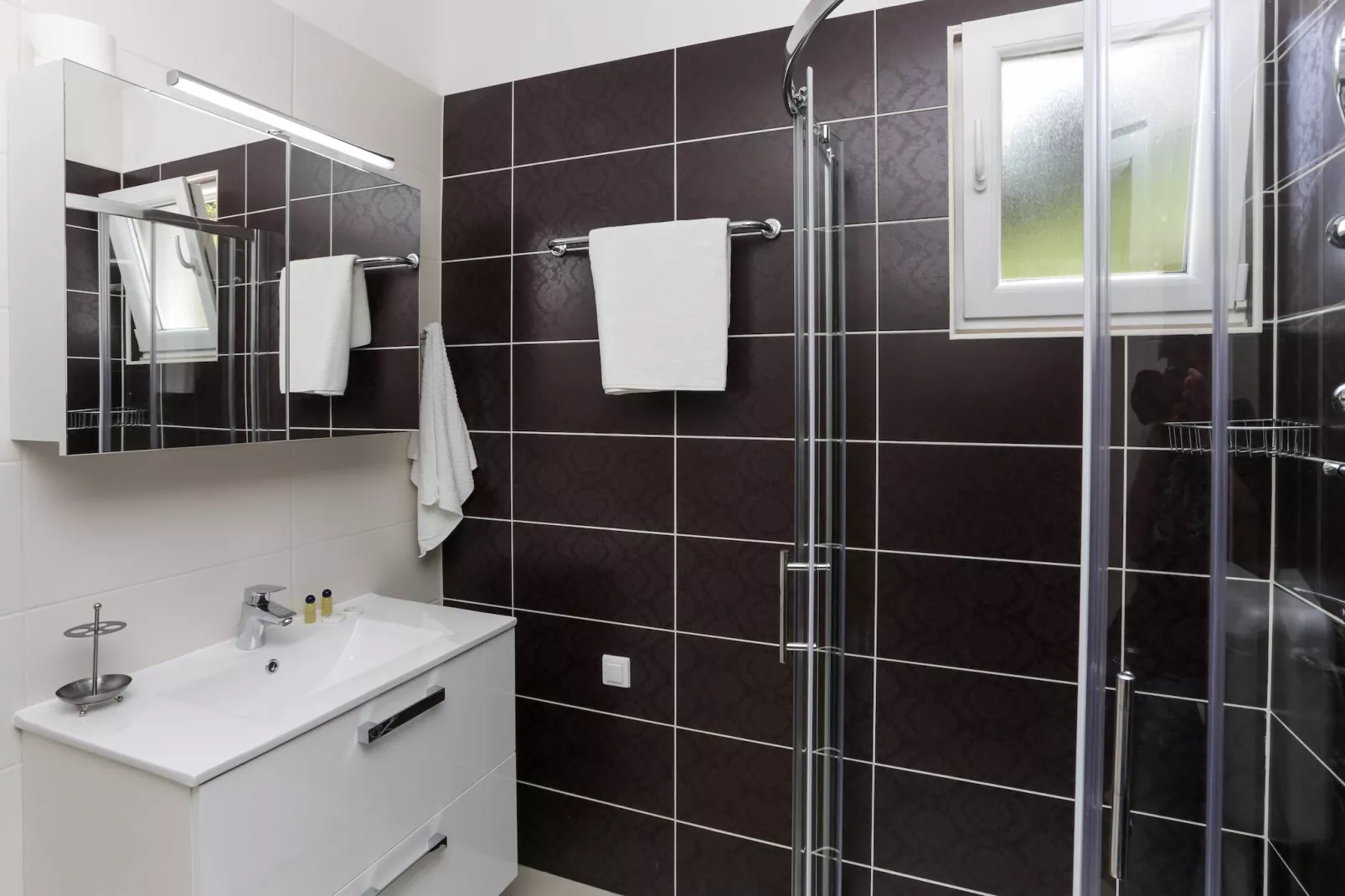 Apartments Posta - One-Bedroom Apartment with Terrace and Sea View - Apartman 5-Badkamer