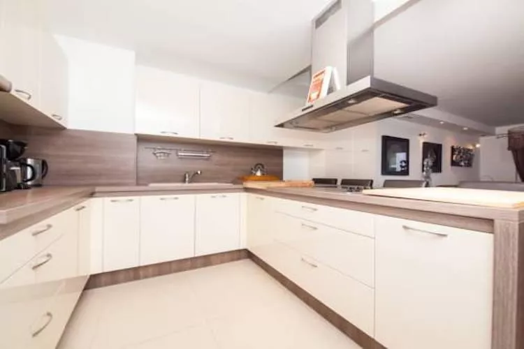 Apartment Vesna - Superior Three Bedroom Apartment with Balcony-Keuken