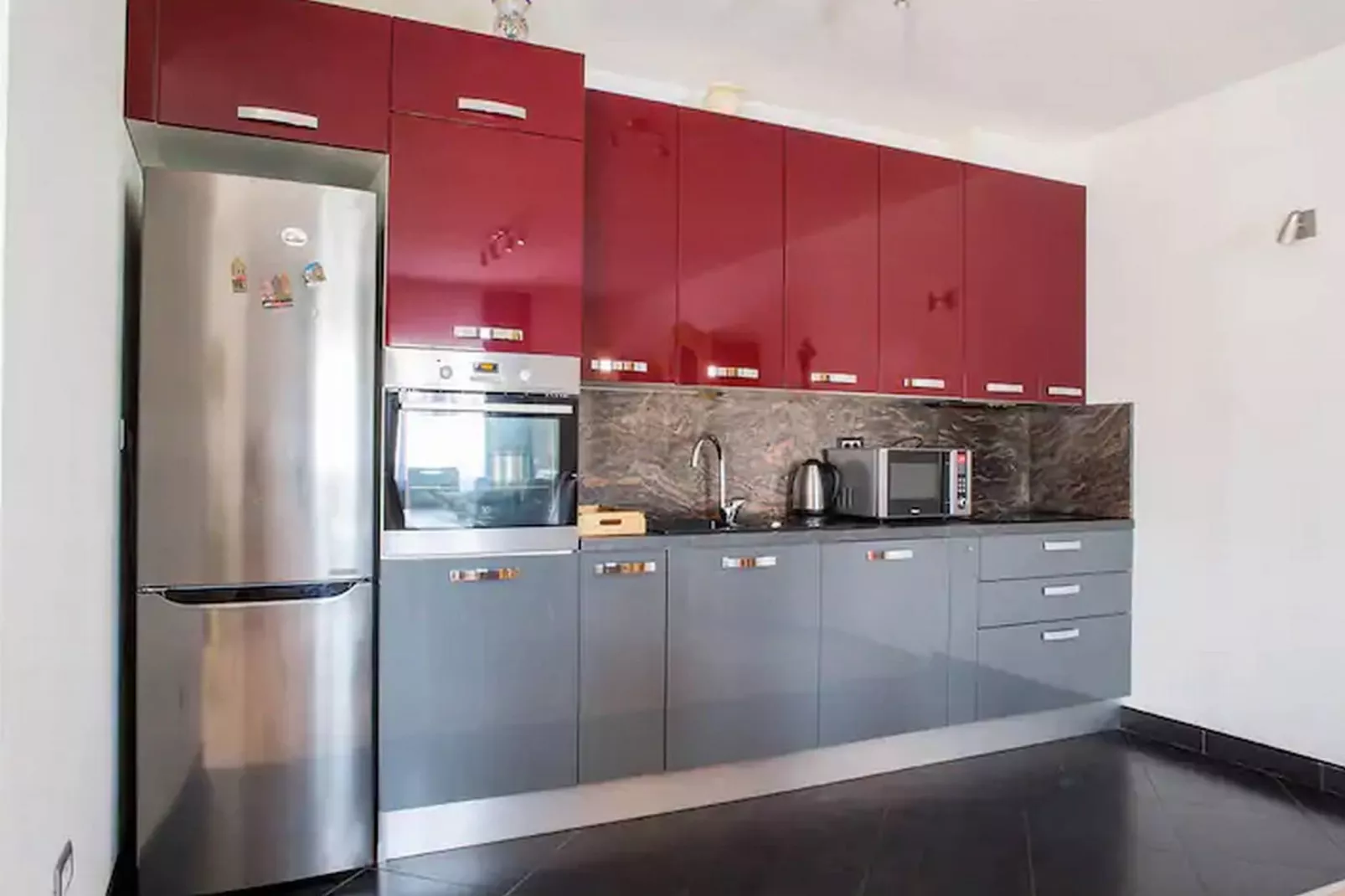 Holiday Home J&D No.3-Six Bedroom House  with Pool-Keuken