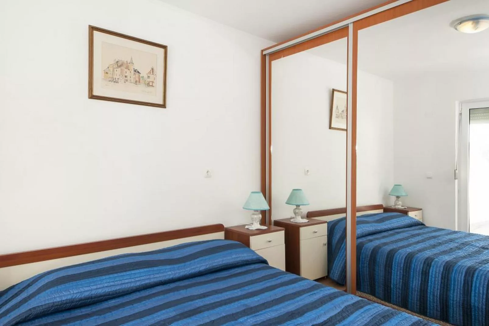 Bertie's Lodge - Two Bedroom Apartment with Terrace and Sea View(A1)-Slaapkamer