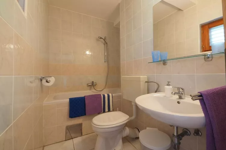 Apartments & Room Eva Slano - Two Bedroom Apartment with Terrace and Sea View (Veliki)-Badkamer
