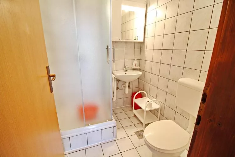 Apartments Neven - Studio Apartment with Terrace and Partial Sea View (A3)-Badkamer