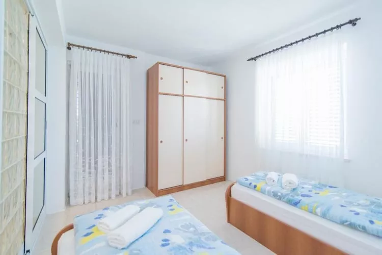 Apartments Paco - Superior Two-Bedroom Apartment with Terrace and Sea View A1 (ST)-Slaapkamer