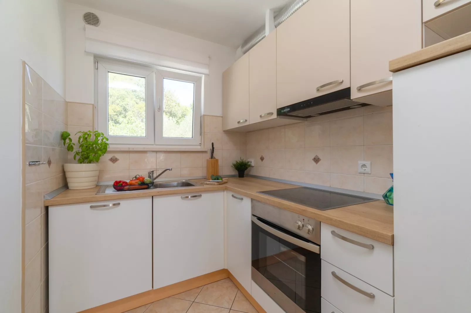 Holiday Home Diana - Two Bedroom Apartment with Terrace and Sea View-Keuken