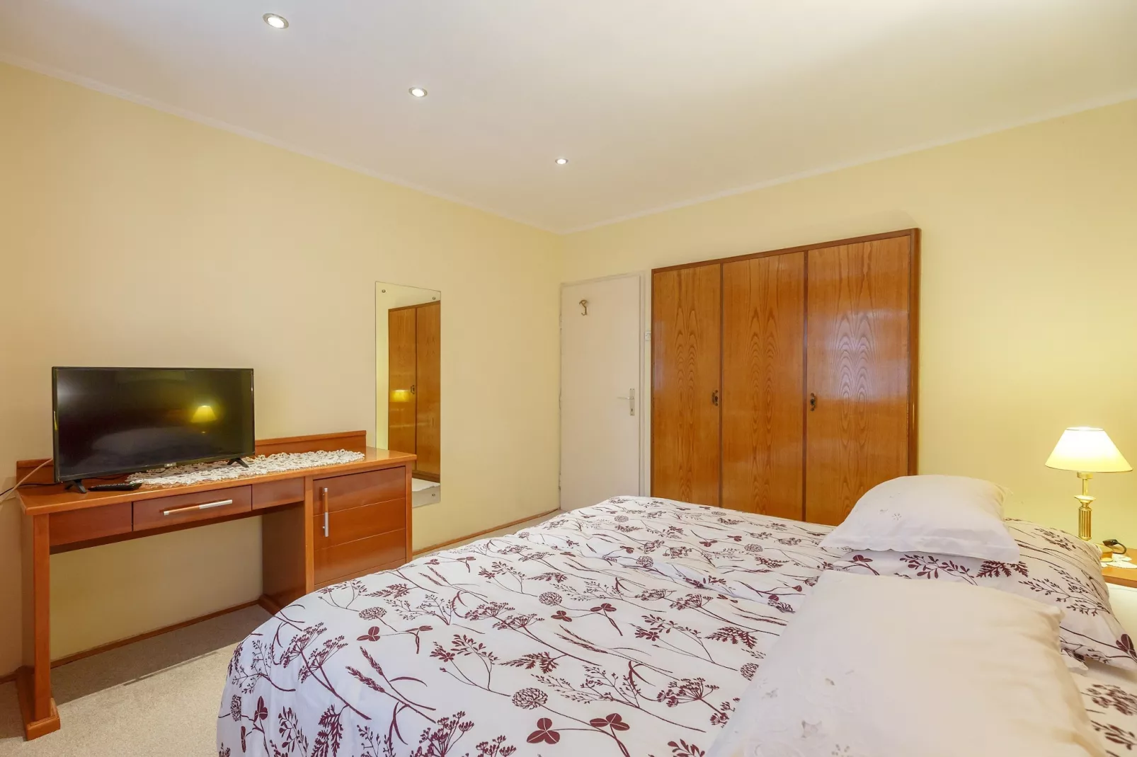 Ploče Apartments - One Bedroom Apartment with Terrace and Sea View - Petra Krešimira IV 27-Slaapkamer