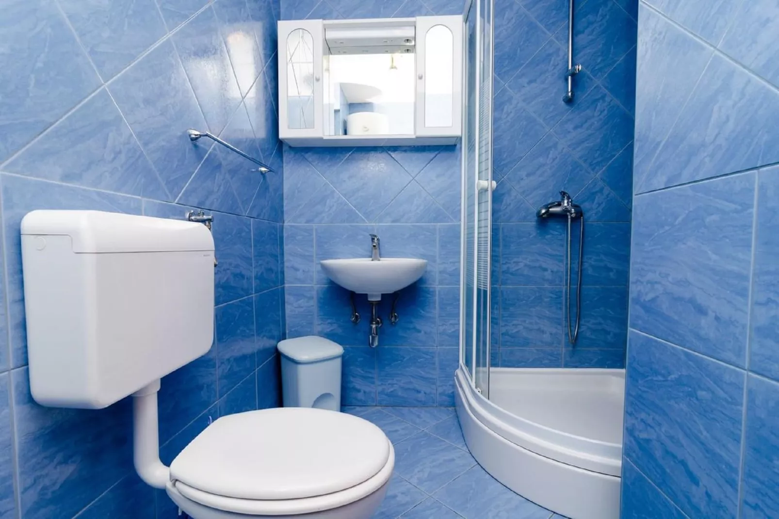 Apartment & Rooms Alan - One Bedroom Apartment with Balcony and Sea View-Badkamer