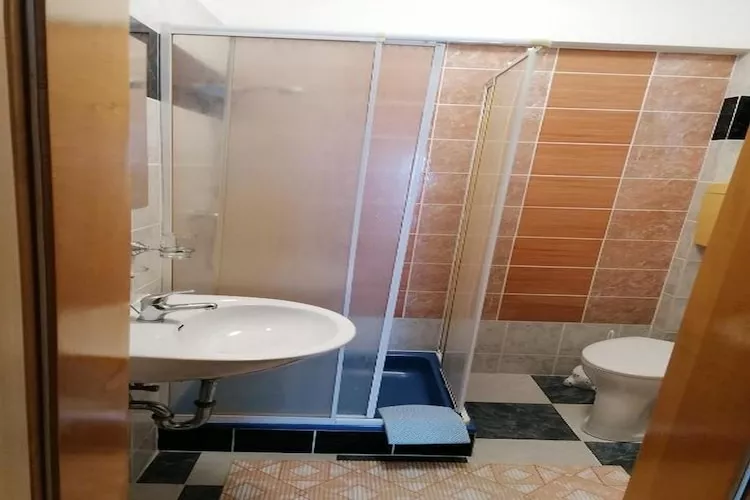 House Panorama - One Bedroom Apartment with Balcony and Sea View (Panoramahaus)-Badkamer