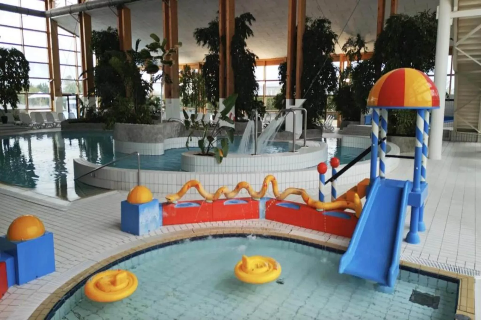 Rugen Superior 2 bedroom Apartment 5 guest-Zwembad