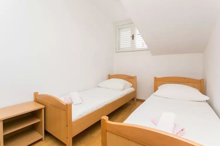 Apartment Sun - One-Bedroom Apartment-Slaapkamer