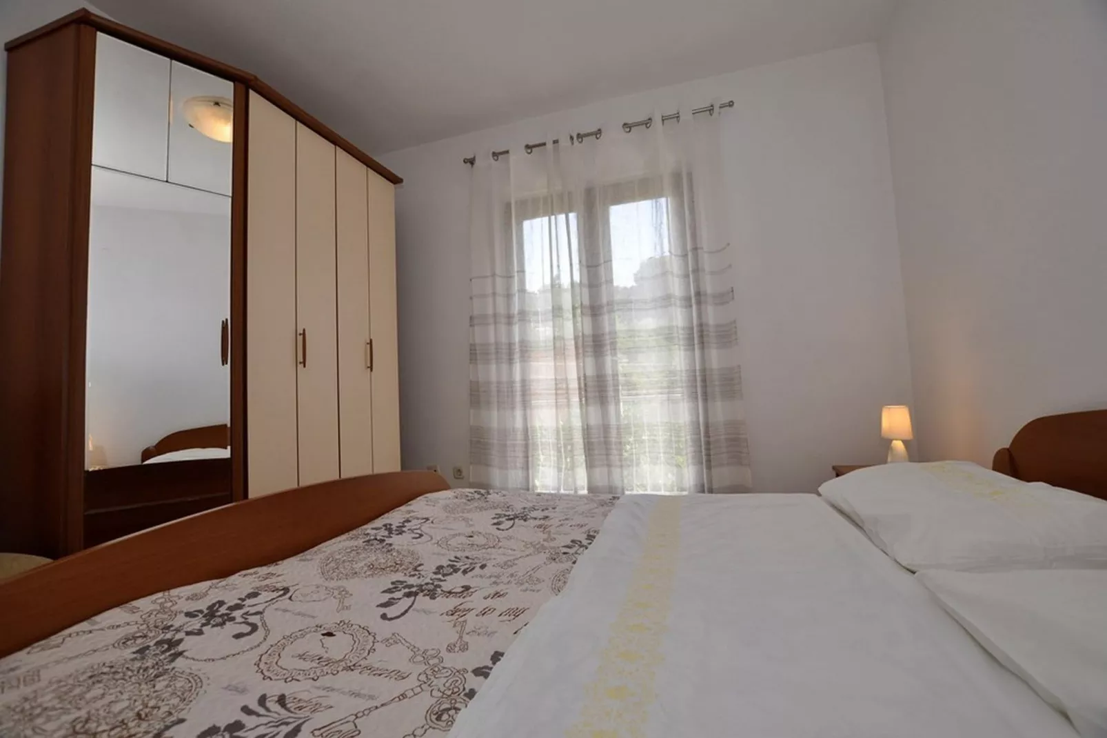 Apartments Seagull - Comfort Two Bedroom Apartment with Sea View Balcony (Tonko)-Slaapkamer