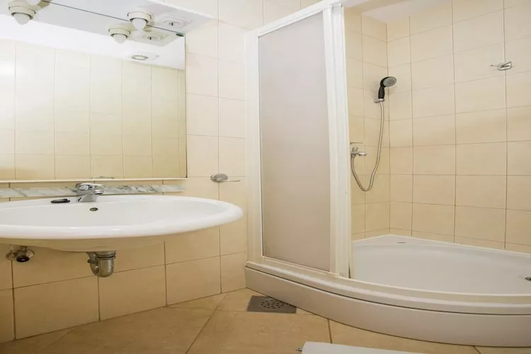 Apartments Vidak - One Bedroom Apartment with Balcony and Sea View - (A4)-Badkamer