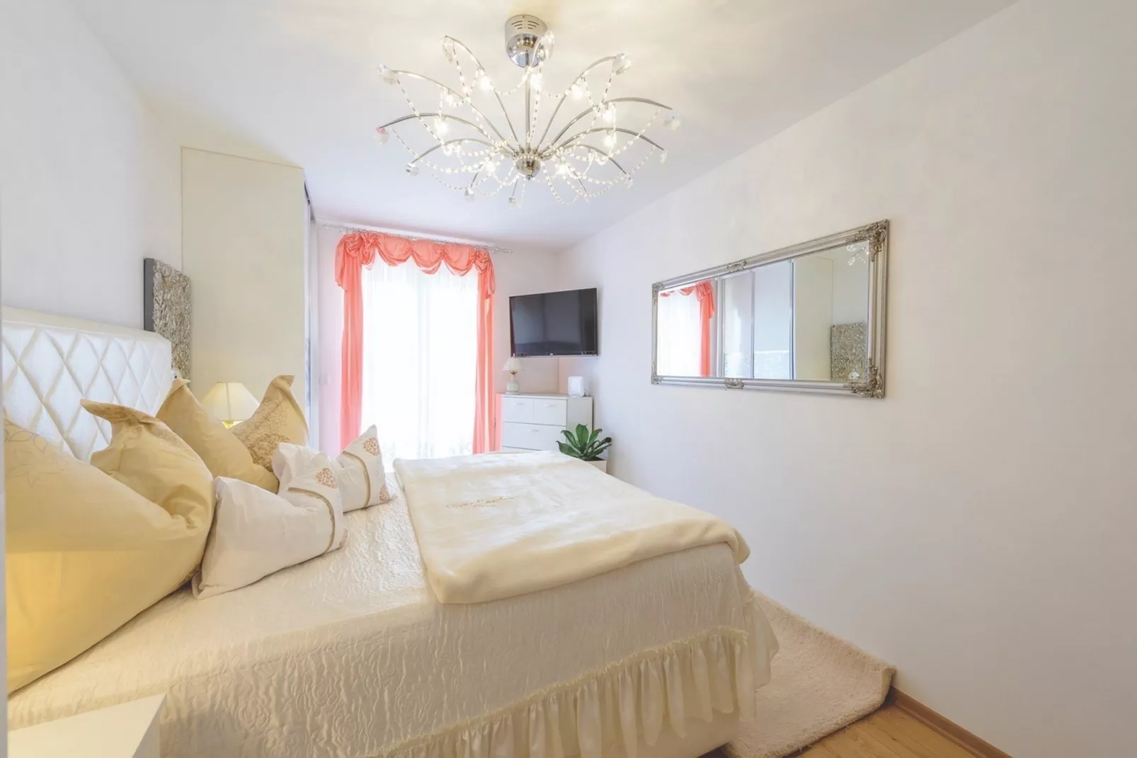 Apartment Viva la Vita - Two-Bedroom Apartment with Shared Pool-Slaapkamer