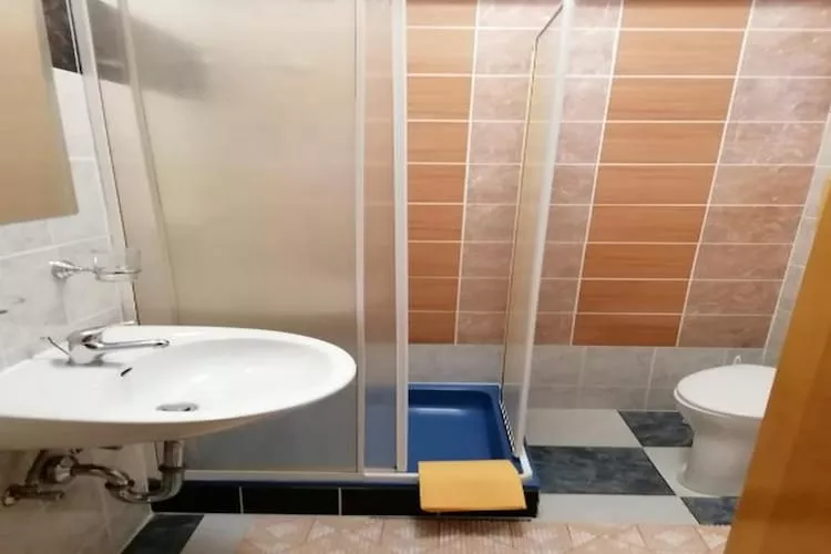 House Panorama - One Bedroom Apartment with Balcony and Sea View (Panoramahaus)-Badkamer