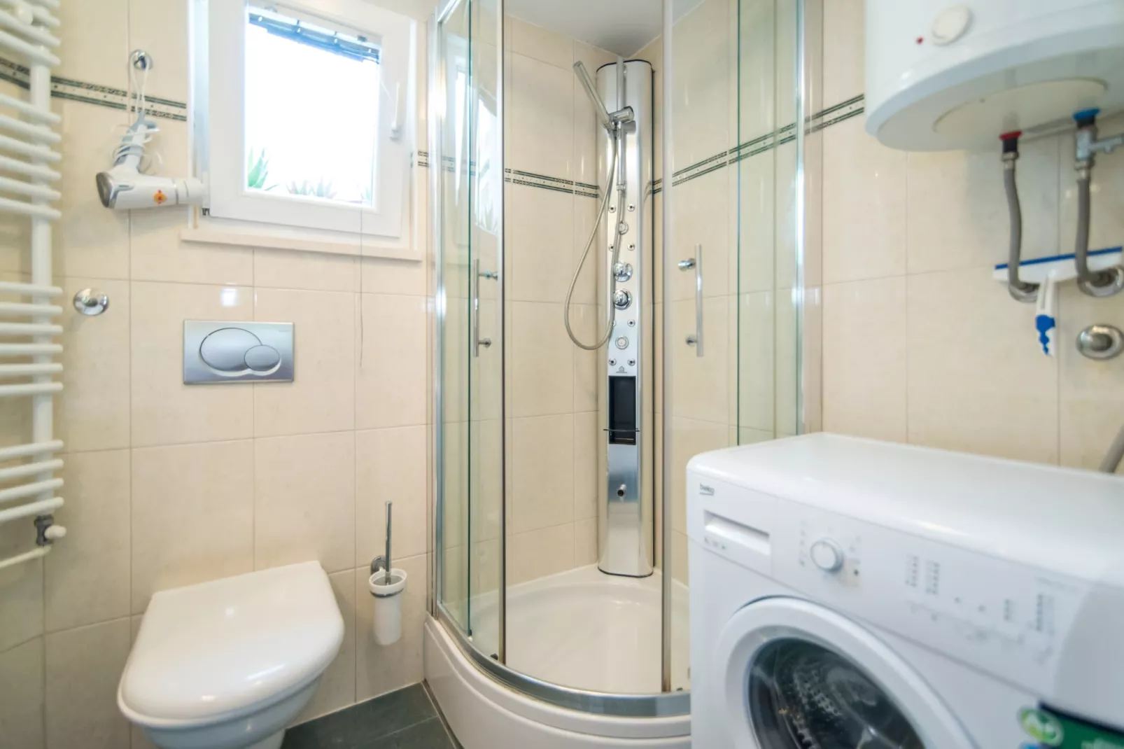 Apartments Vrandecic - One Bedroom Apartment with Gallery Room and Garden Terrace (LORETA) (ST)-Badkamer