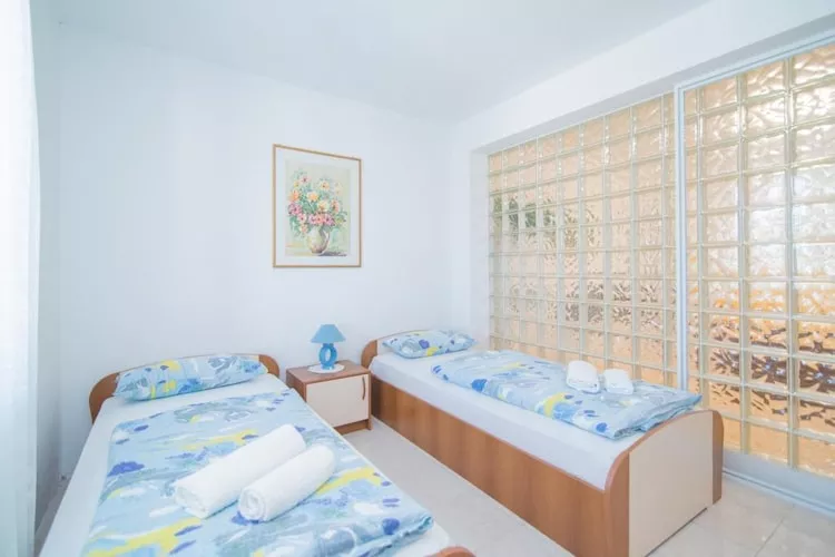 Apartments Paco - Superior Two-Bedroom Apartment with Terrace and Sea View A1 (ST)-Slaapkamer