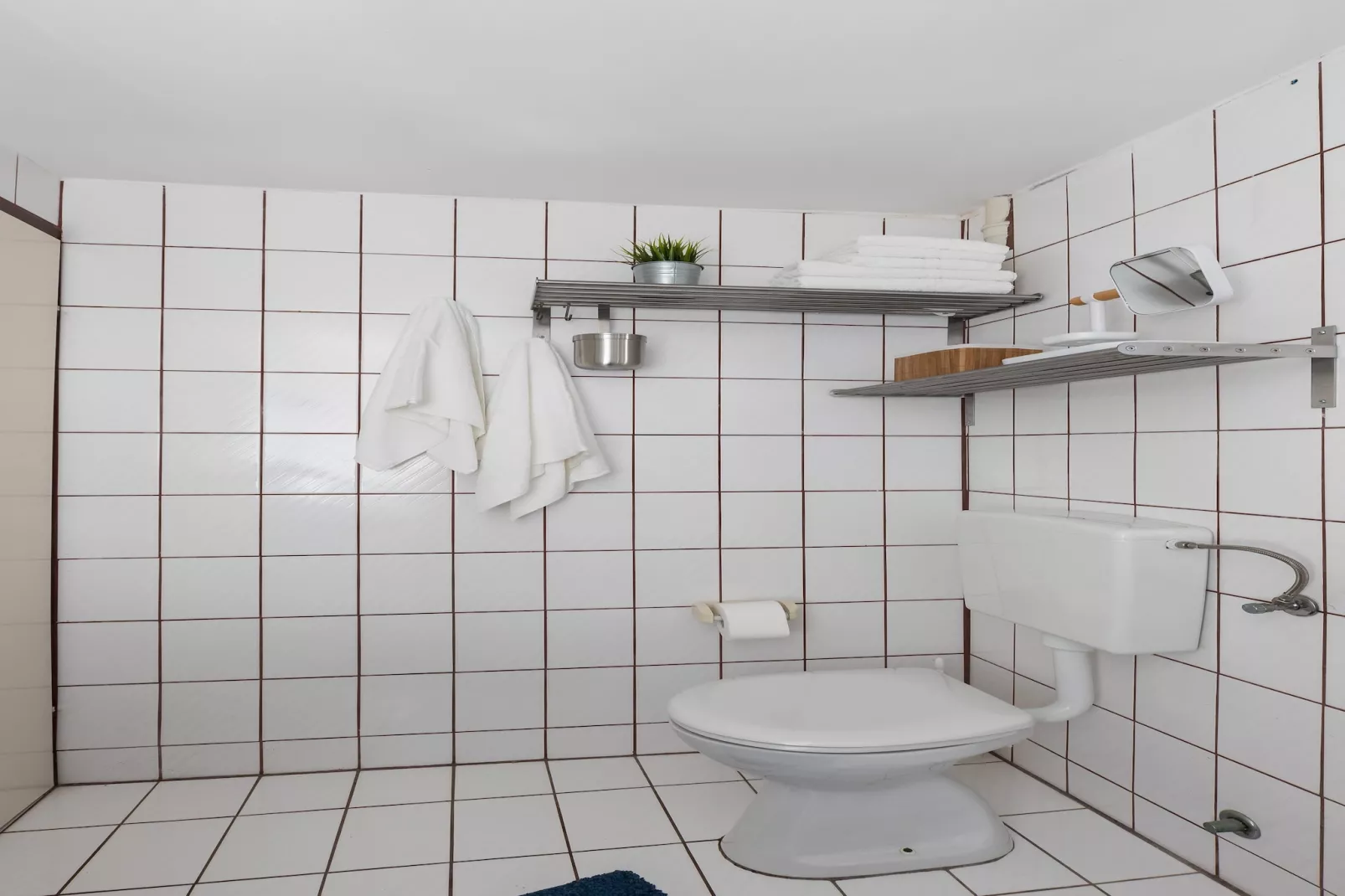 Apartment Dubo - One Bedroom Apartment with Balcony-Badkamer