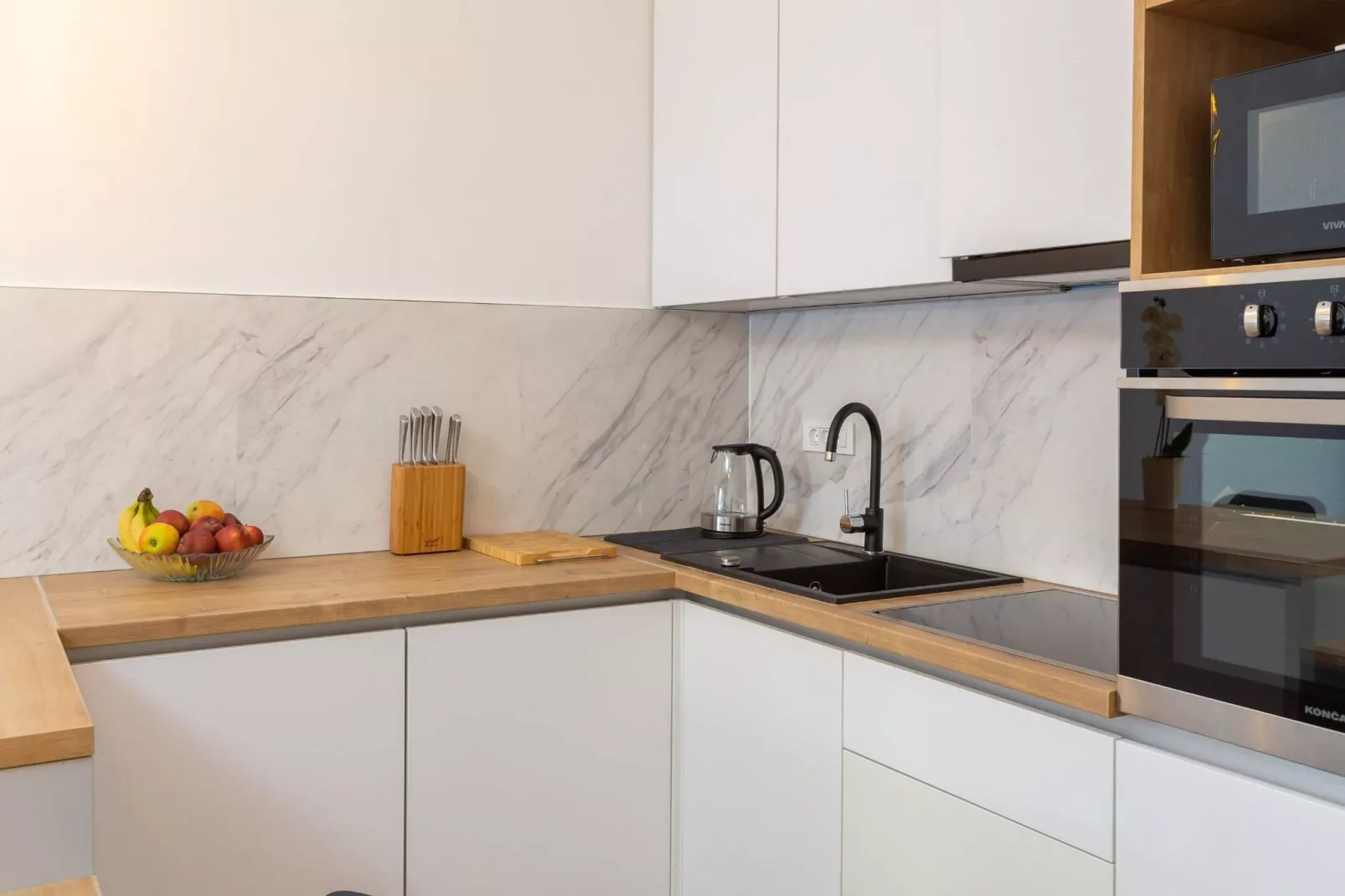 Apartments Tomas- Standard One Bedroom Apartment with Balcony (A2)-Keuken