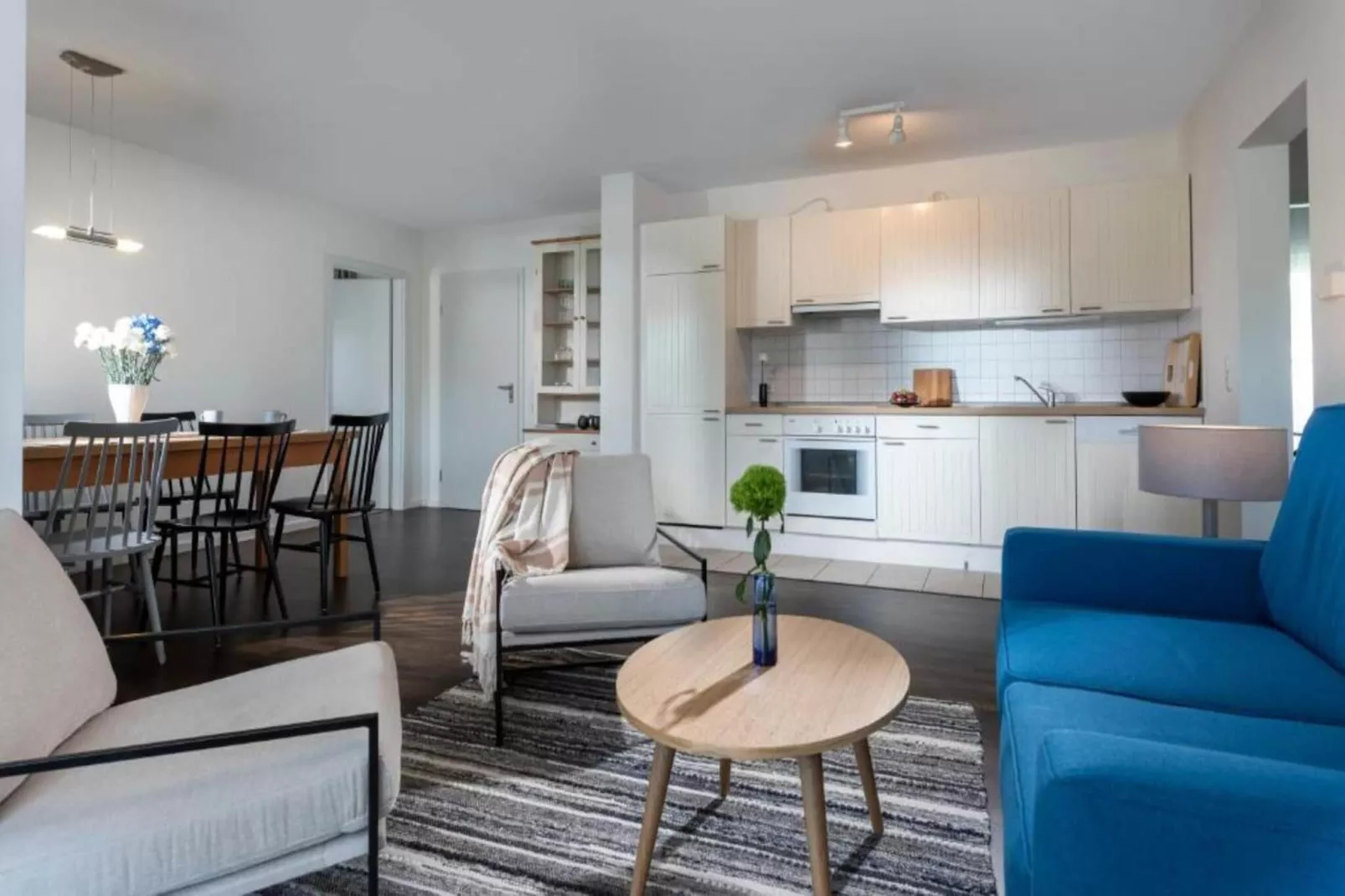 Marina 3 bed room apartment 6 guest-Woonkamer