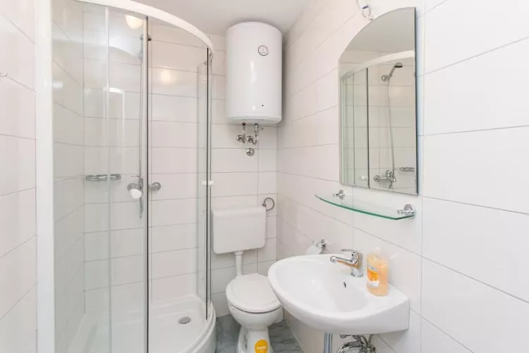 Apartment Sun - One-Bedroom Apartment-Badkamer
