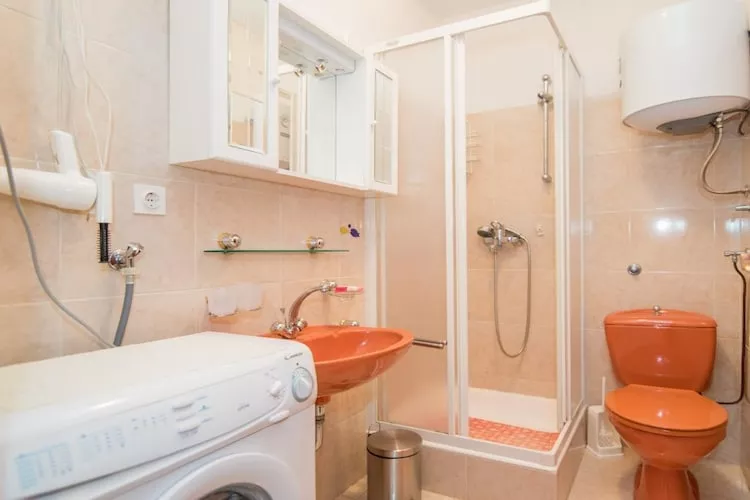 Apartments Paco - Two-Bedroom Apartment with Terrace and Sea View A2 (ST)-Badkamer