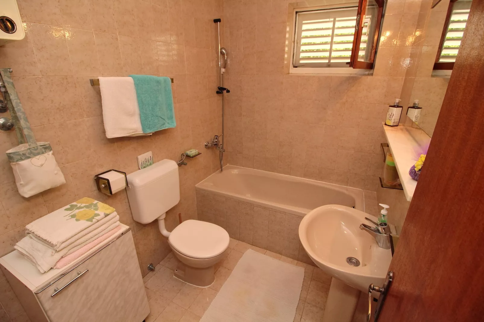 Apartment Kim- Two Bedroom Apartment with Terrace and Sea View-Badkamer