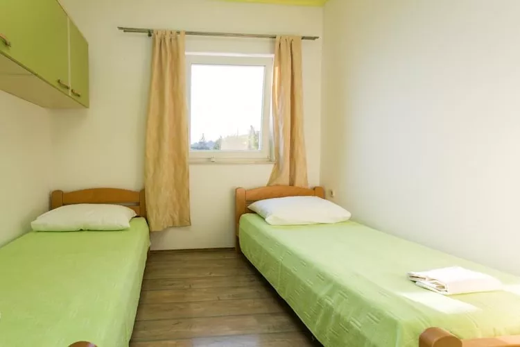 Guest House Fontana - Two Bedroom Apartment with Balcony and Sea View - Slaapkamer
