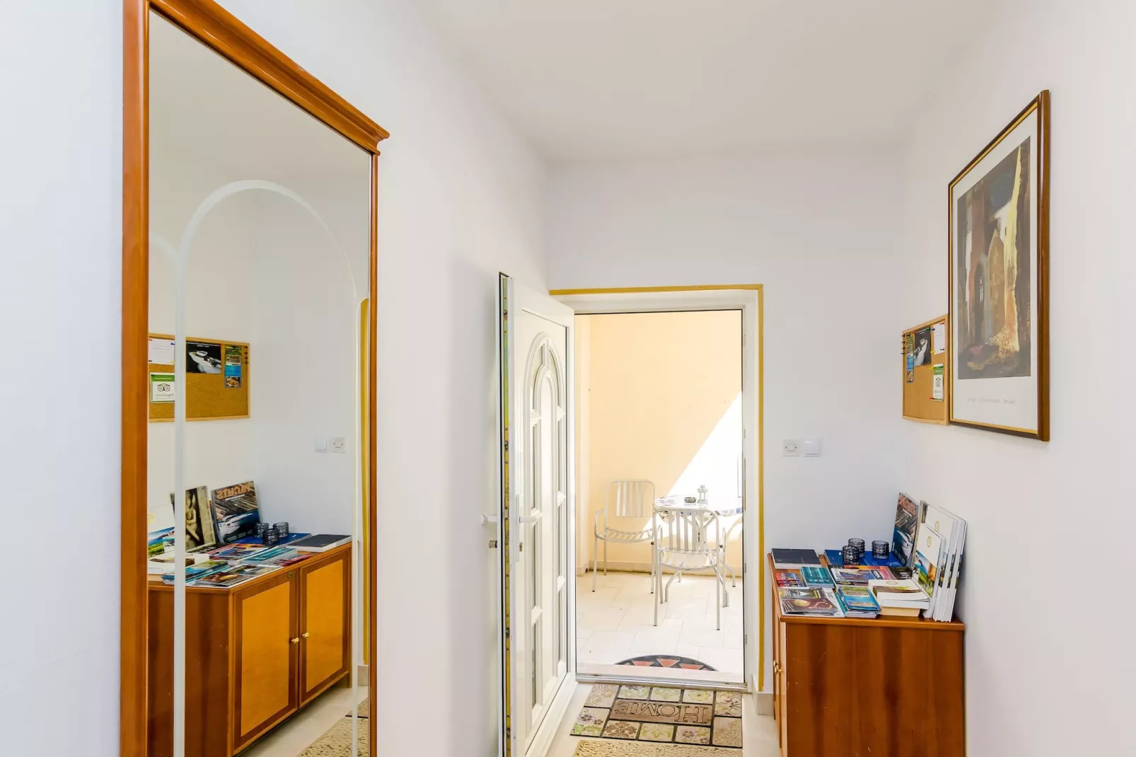 Apartments Botica- Double Room with Balcony and Sea View-Binnen