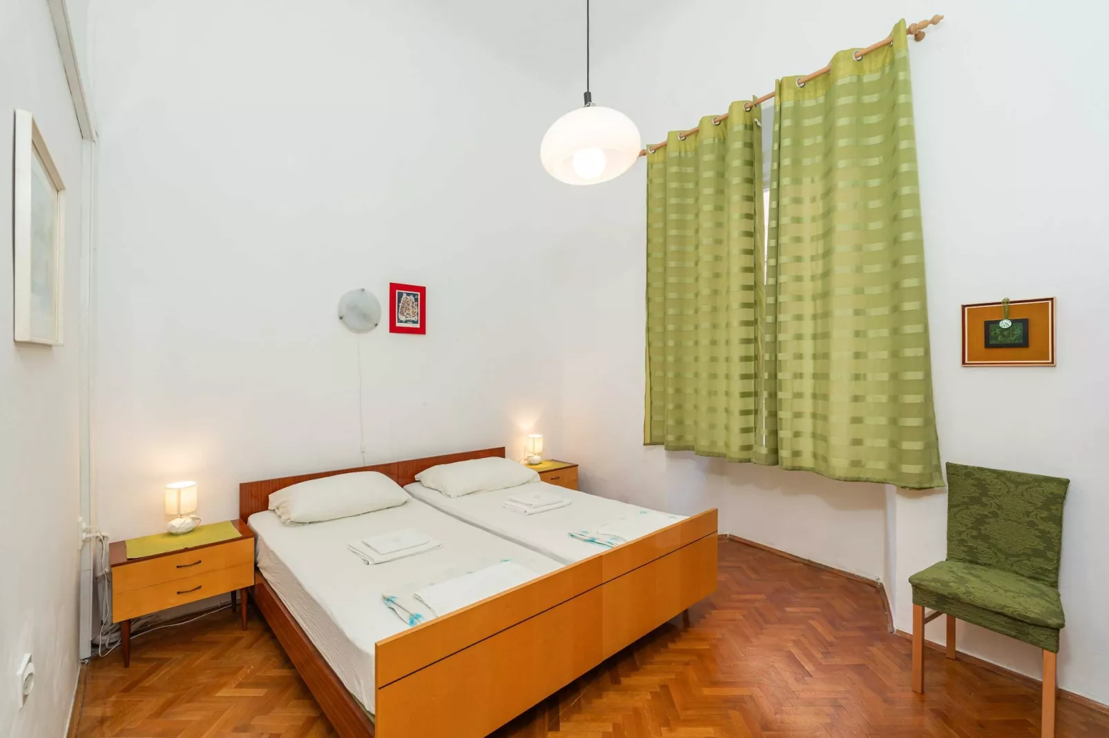 Two Stars Two Beds Downtown Apartment - One-Bedroom Apartment-Slaapkamer