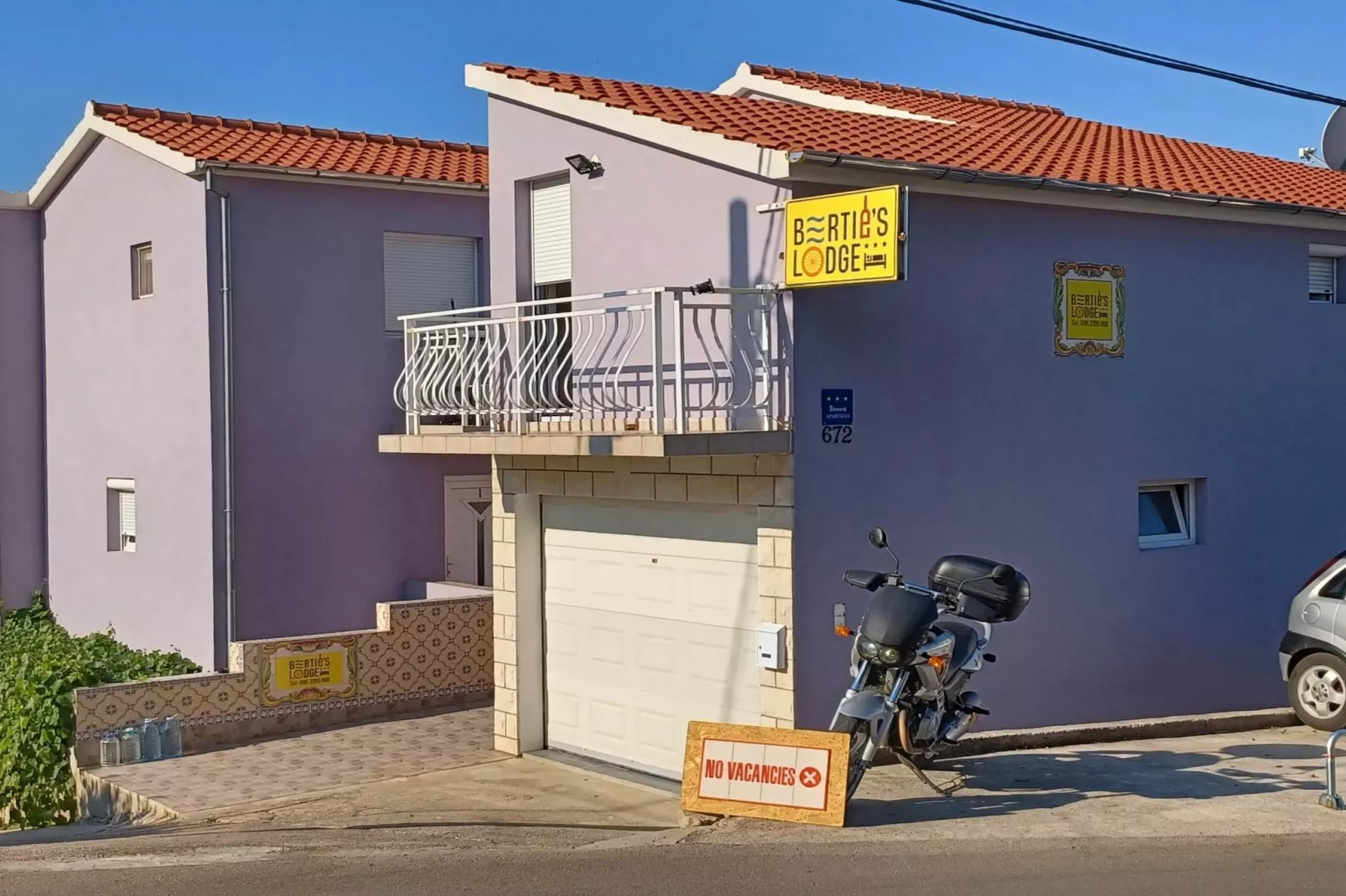 Bertie's Lodge - Standard Two Bedroom Apartment with Balcony and Sea view(A0)-Buitenlucht