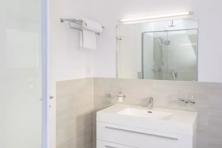 Apartments Kula - Three Bedroom Apartment with Balcony and Sea View-B5-Badkamer