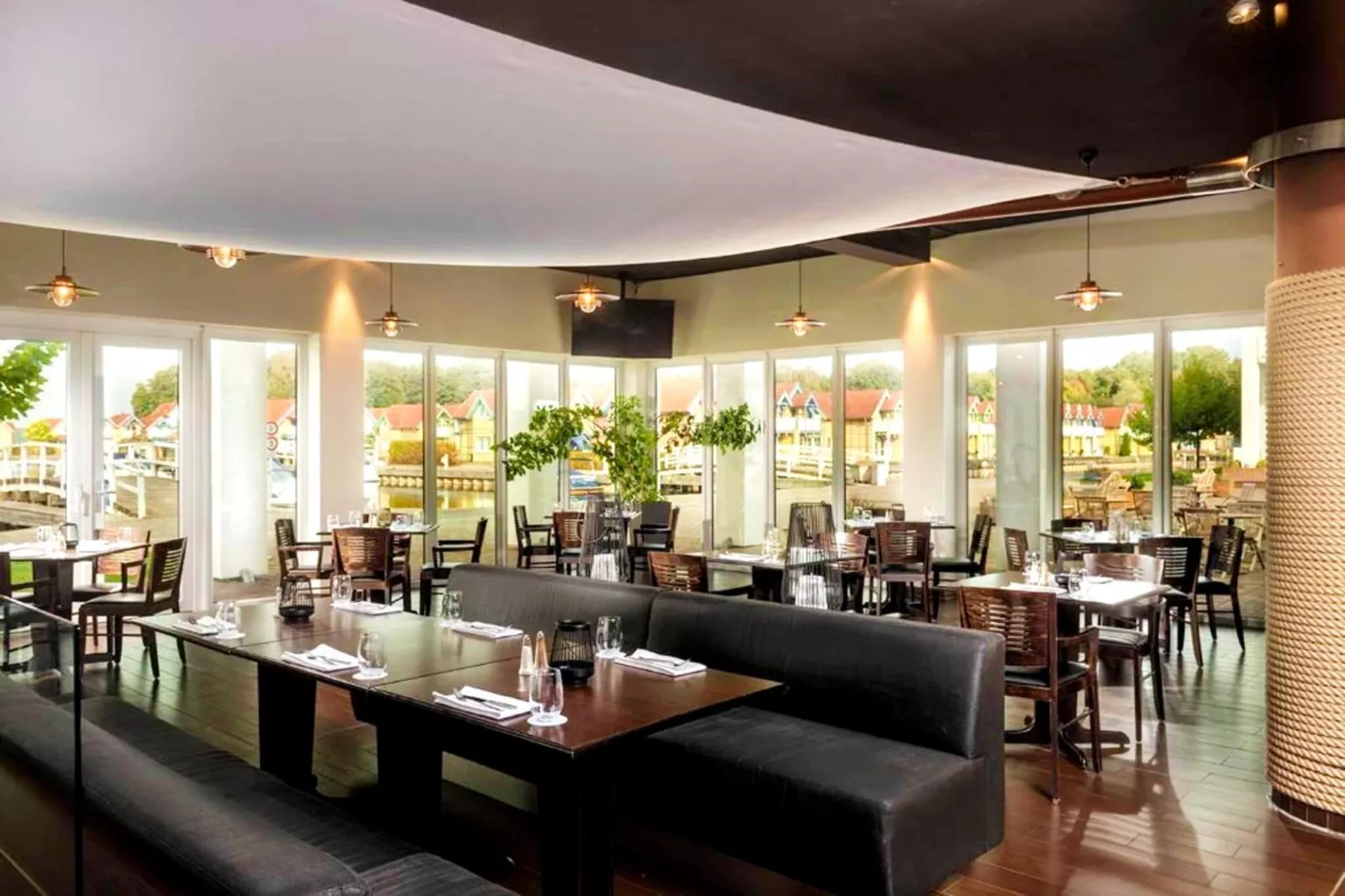 Hafendorf Classic Double Room with view-Eetkamer