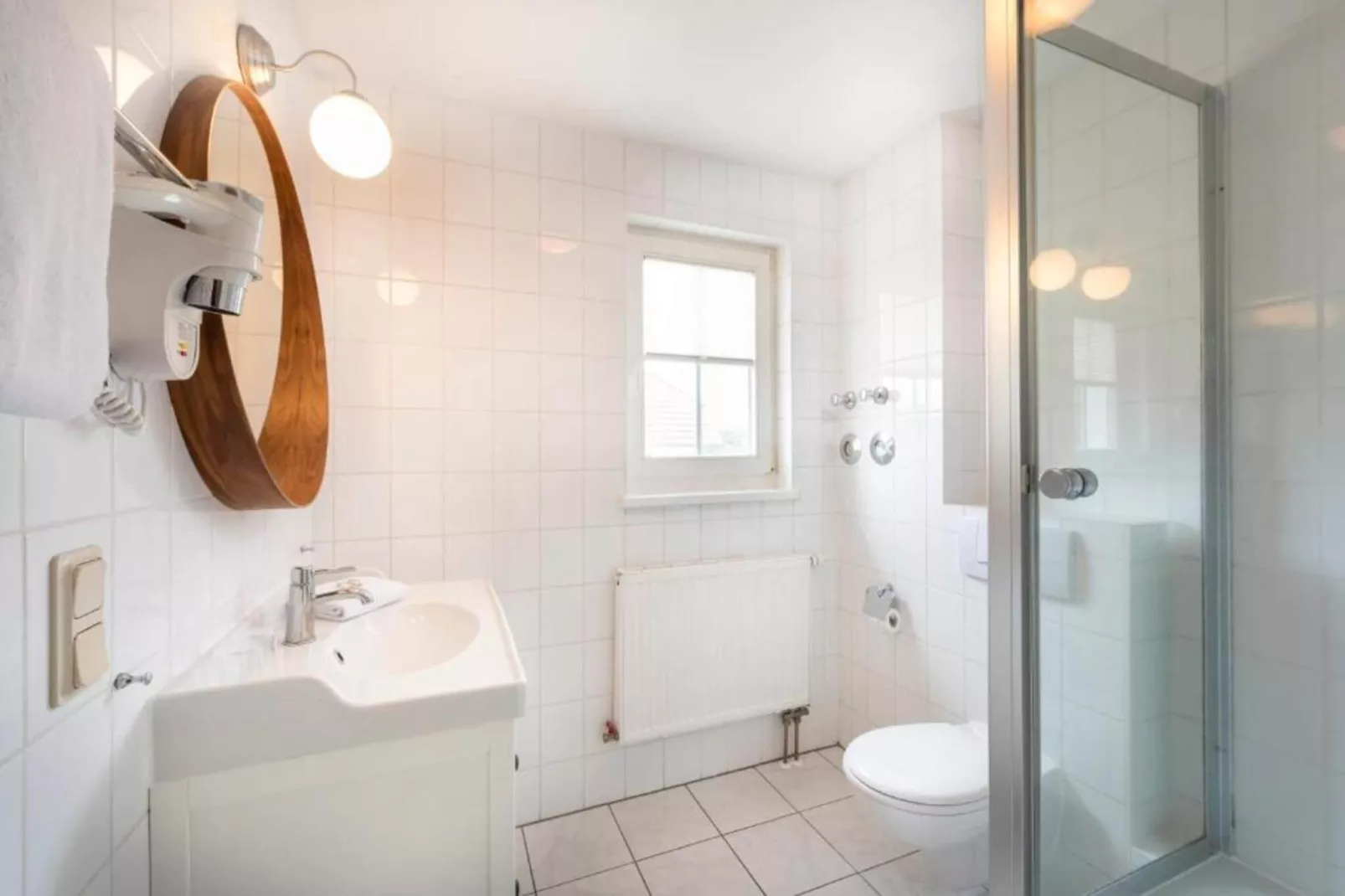 Rugen 2 bedroom apartment 4 guest-Badkamer