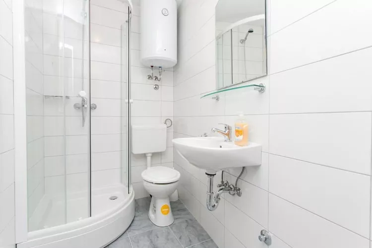 Apartment Sun - One-Bedroom Apartment-Badkamer