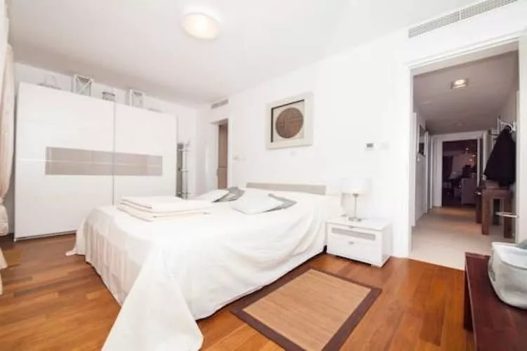 Apartment Vesna - Superior Three Bedroom Apartment with Balcony-Slaapkamer