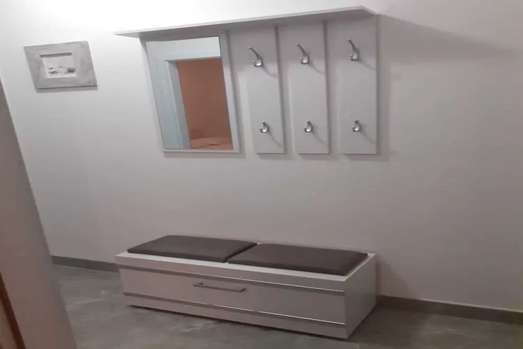 Apartments Seagull - Two Bedroom Apartment with Balcony (Grozdana)-Binnen