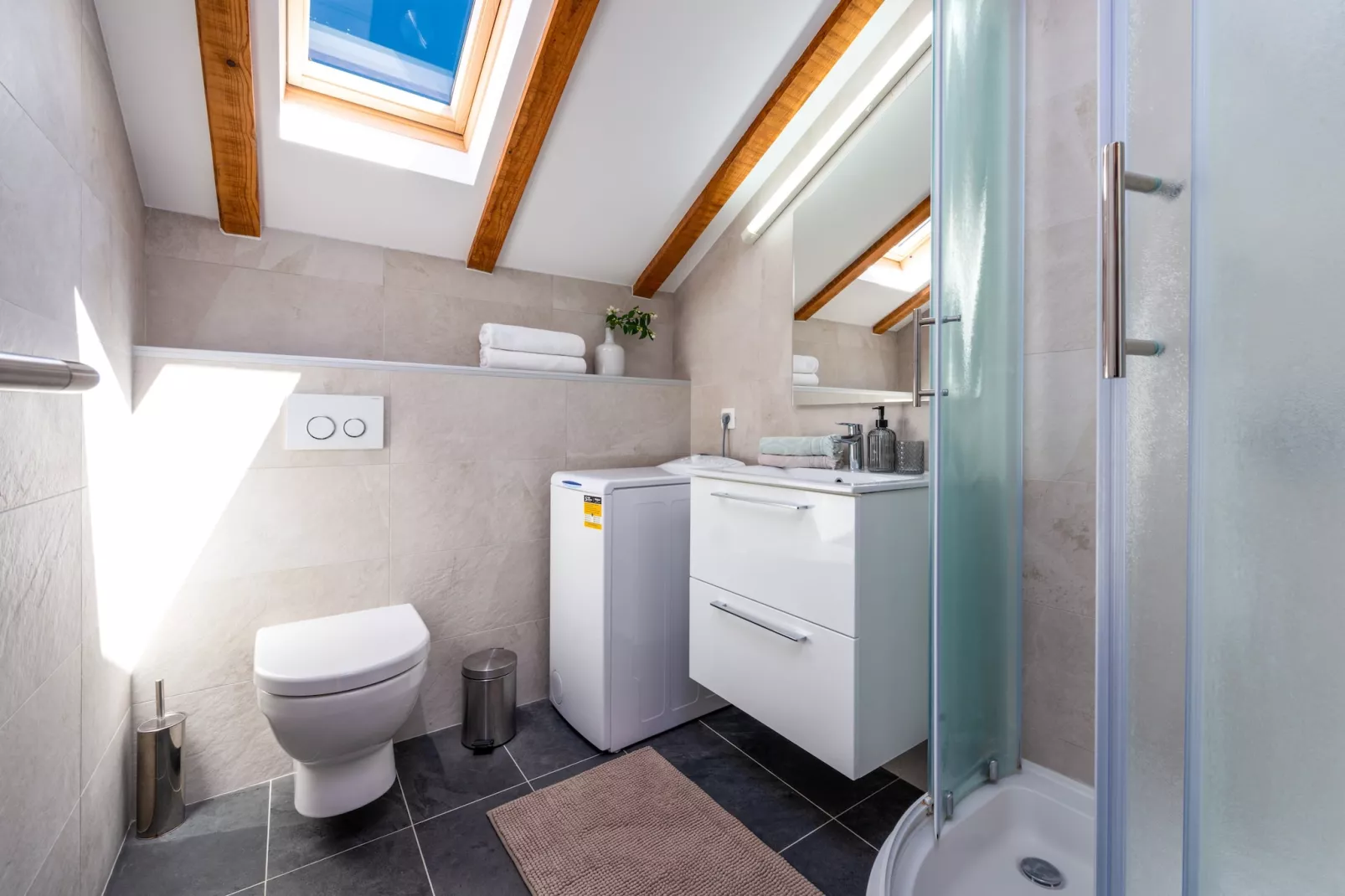 Apartments Terra - One Bedroom Apartment with Balcony and Garden View (MALI)-Badkamer