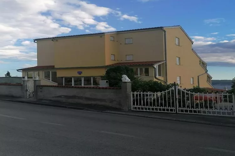 House Panorama - One Bedroom Apartment with Balcony and Sea View (Panorama blick)-Buitenlucht