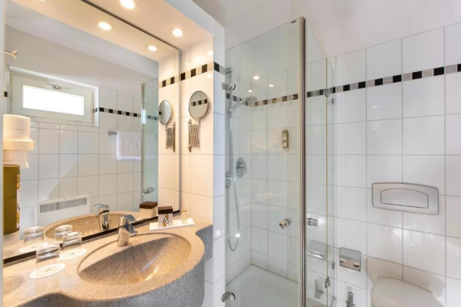 Marina Double Room-Badkamer