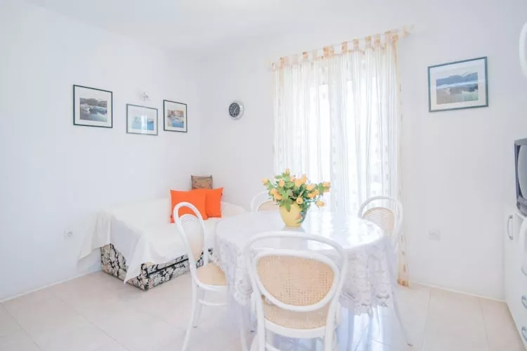 Apartments Paco - Two-Bedroom Apartment with Terrace and Sea View A2 (ST)-Binnen